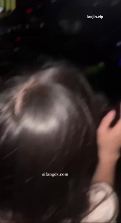 顶级淫妻，【困困鱼】老公灌醉老婆玩3P，酒精把老婆的骚味更加浓烈，跟单男边调情边爱爱 截图15
