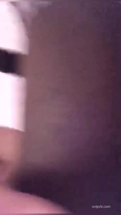 某手短视频小有名气的风骚熟女『开心大美妞』跟老黑约炮做爱 被巨屌插的哇哇叫 对白很淫荡 截图3