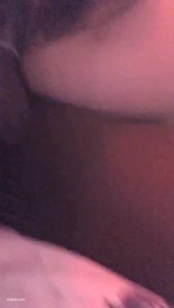 某手短视频小有名气的风骚熟女『开心大美妞』跟老黑约炮做爱 被巨屌插的哇哇叫 对白很淫荡 截图14