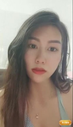 极品高颜冷艳御姐，反差小妈感女主播「金刚护撸娃」「小奶猫」密码房激情淫语撩骚，和姐妹下海大秀，互舔互口 截图1