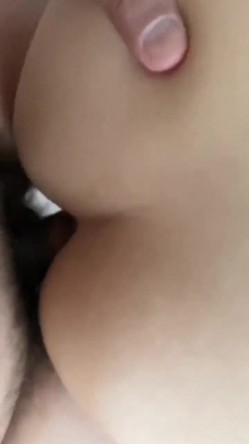 萝莉美眉 轻点 我想喷了 我又想喷了 都湿了 在落地窗前被后入啪啪 夹子音酥到你骨头 截图4