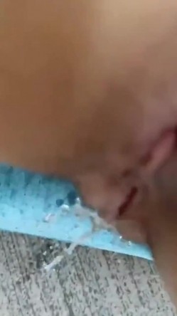 萝莉美眉 轻点 我想喷了 我又想喷了 都湿了 在落地窗前被后入啪啪 夹子音酥到你骨头 截图9