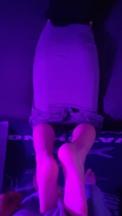 顶级蜜桃臀外围女！骗妹子拍小视频留念！第一视角拍摄，拔下内裤后入，猛怼骚穴低低呻吟好听 截图1