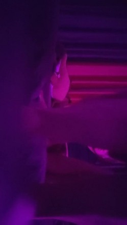顶级蜜桃臀外围女！骗妹子拍小视频留念！第一视角拍摄，拔下内裤后入，猛怼骚穴低低呻吟好听 截图13