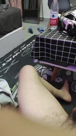 顶级蜜桃臀外围女！骗妹子拍小视频留念！第一视角拍摄，拔下内裤后入，猛怼骚穴低低呻吟好听 截图15