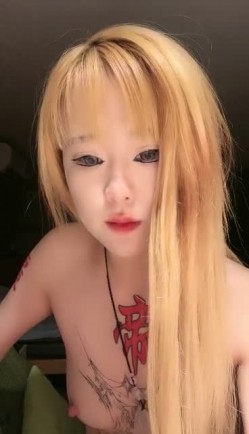 清纯学生妹 新人【雯雯是头猪】首次平台啪啪大秀 清纯外表却是满身符文 与金主床上激情啪啪 截图8