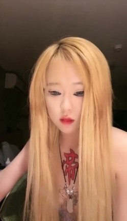 清纯学生妹 新人【雯雯是头猪】首次平台啪啪大秀 清纯外表却是满身符文 与金主床上激情啪啪 截图15