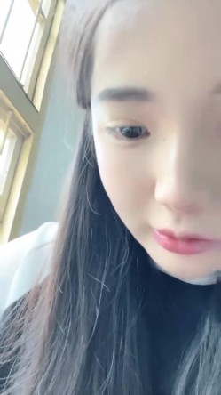 南京真实校花，【大二学妹】，教室课堂上露奶，宿舍偷拍舍友，绝品，馒头逼白虎，可以线下约，心动吗？ 截图7