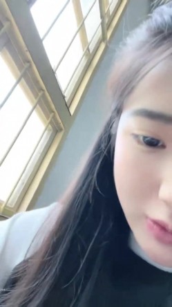 南京真实校花，【大二学妹】，教室课堂上露奶，宿舍偷拍舍友，绝品，馒头逼白虎，可以线下约，心动吗？ 截图10