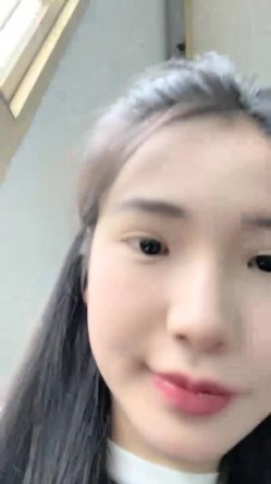 南京真实校花，【大二学妹】，教室课堂上露奶，宿舍偷拍舍友，绝品，馒头逼白虎，可以线下约，心动吗？ 截图11
