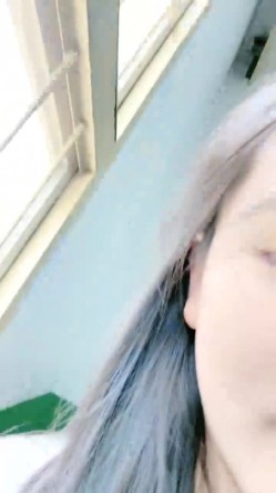 南京真实校花，【大二学妹】，教室课堂上露奶，宿舍偷拍舍友，绝品，馒头逼白虎，可以线下约，心动吗？ 截图15