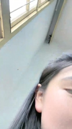 南京真实校花，【大二学妹】，教室课堂上露奶，宿舍偷拍舍友，绝品，馒头逼白虎，可以线下约，心动吗？ 截图16