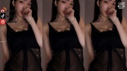 【斗鱼现役网红主播 南妹儿】女神的颤抖 整个奶子都要抖出来了 热舞走光被封合集 截图12