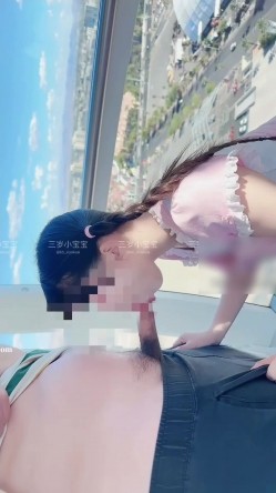 在世界上最大的摩天轮做爱 小骚货扭起来后才发现有监控 截图1