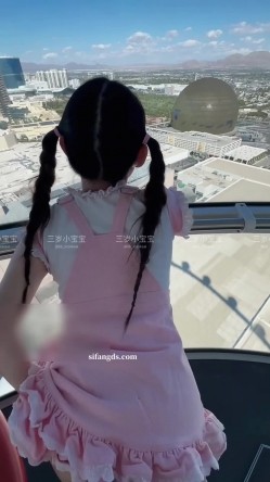 在世界上最大的摩天轮做爱 小骚货扭起来后才发现有监控 截图11