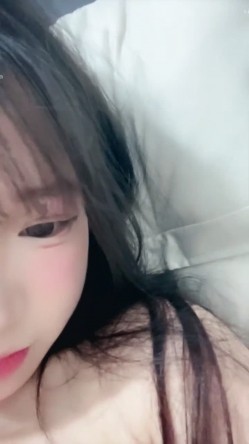 清纯漂亮邻家小妹，初恋的感觉【呆呆小猫】下海福利，扣穴自慰敏感型，很有撸点 截图2