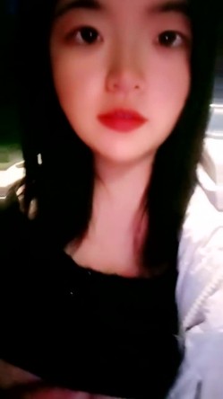 【户外】【茜茜小母狗】合集，户外露出刺激，高速公路，公交车站，男厕所~玩的就是心跳 截图8