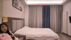 探花【邓西门】约了个为了赚外快出来偷偷兼职的小妹妹各种姿势操了个遍后入爽到起飞逼跟处女一样紧致套子都干破了 截图2