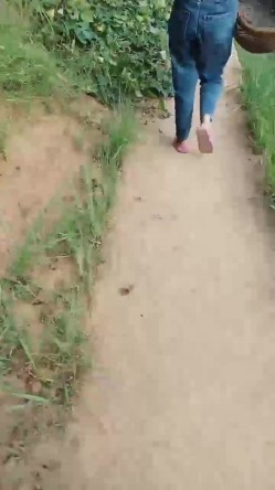 【艳艳子】山村反差少妇~!!无套啪啪~操到怀孕~三个月~~！家里车库偷偷播~自慰怕发现，农村集市，别有风味！ 截图1
