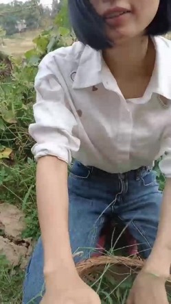 【艳艳子】山村反差少妇~!!无套啪啪~操到怀孕~三个月~~！家里车库偷偷播~自慰怕发现，农村集市，别有风味！ 截图14