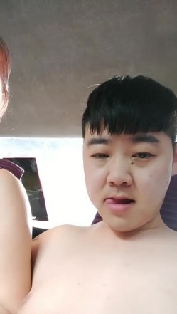 李教授偷情良家人妻户外车震啪啪，全程露脸吃奶子舔逼，口交大鸡巴抠她骚穴，大鸡巴真硬草着菊花还抠逼刺激 截图1