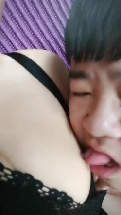 李教授偷情良家人妻户外车震啪啪，全程露脸吃奶子舔逼，口交大鸡巴抠她骚穴，大鸡巴真硬草着菊花还抠逼刺激 截图5