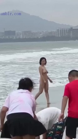 最新吃瓜 三亚湾海滩惊险裸女,丝毫不掩饰很开放 截图10