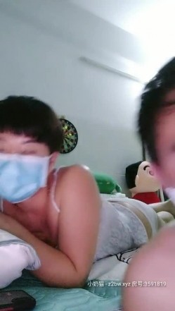 经典约啪大神【野狼出击】今晚在表姐家住宿 骚娘们遇上脂粉客 老王无套爆操安全期表姐 冲刺内射 高清源码录制 截图1