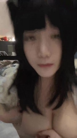 清纯巨乳反差婊【狂操母狗】道具喷水自舔，露脸无套爆操，全程高能 截图1