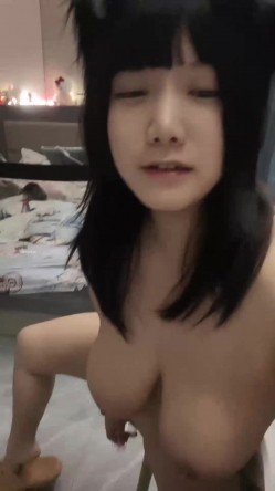 清纯巨乳反差婊【狂操母狗】道具喷水自舔，露脸无套爆操，全程高能 截图5