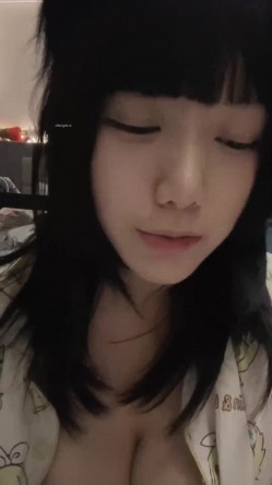 清纯巨乳反差婊【狂操母狗】道具喷水自舔，露脸无套爆操，全程高能 截图10