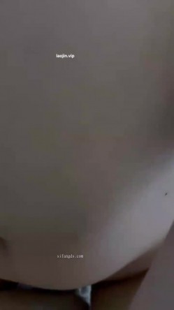 【原档泄密】，极品学生妹性爱图影，被渣男忽悠自拍，清纯反差跪下口交，床上淫荡嗷嗷叫！ 截图4