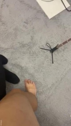 快手女神 ️-夏宝- ️ 这小翘臀、小美乳，穿着粉色裙子，吃鸡坐骑、内射 等会等会你不要射那么快嘛，淫叫声十分精彩 截图1