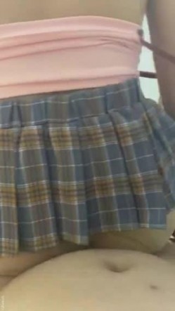 快手女神 ️-夏宝- ️ 这小翘臀、小美乳，穿着粉色裙子，吃鸡坐骑、内射 等会等会你不要射那么快嘛，淫叫声十分精彩 截图14