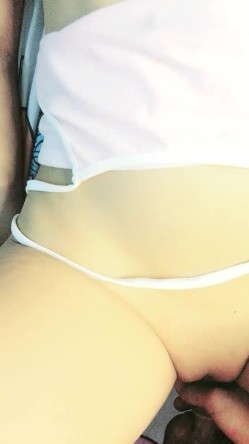 颜射极品光滑白虎可爱美少女，含情脉脉舔着肉棒清纯与淫荡的反差，浓稠精液脸颊、发丝、锁骨淫靡至极 截图13