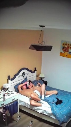 酒店投影房偷拍 连续住了几天的学生情侣小哥彻底透支干不动了刚插入几下就射精了 截图1
