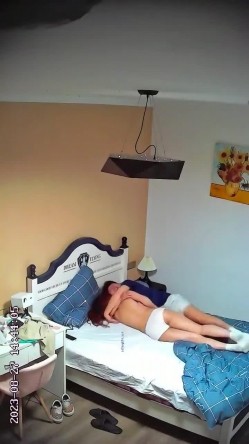 酒店投影房偷拍 连续住了几天的学生情侣小哥彻底透支干不动了刚插入几下就射精了 截图4