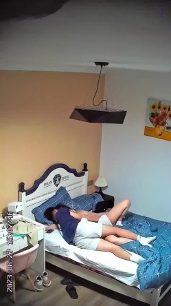 酒店投影房偷拍 连续住了几天的学生情侣小哥彻底透支干不动了刚插入几下就射精了 截图6