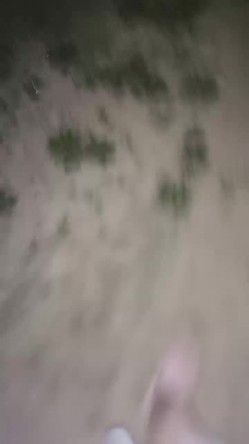 户外女神深夜开撩，勾搭夜钓大哥激情啪啪，露脸漏奶又漏逼，给逼逼注射性药抠到淫水泛滥，口交大鸡巴无套爆草 截图12
