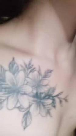 户外女神深夜开撩，勾搭夜钓大哥激情啪啪，露脸漏奶又漏逼，给逼逼注射性药抠到淫水泛滥，口交大鸡巴无套爆草 截图16