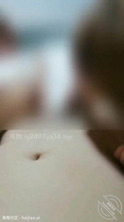 乱伦大神【梦想是母姨双飞】付费钻石贴，和两个骚货在帐篷里欢爱 截图14