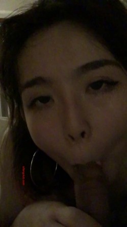 【某云盘泄密】高质量美女自拍打炮流出，大学生逼逼粉 截图3