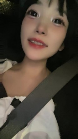 极品淫骚网红妹妹！户外车上吃屌车震！回到家炮击自慰，无毛骚逼假屌猛插，翘起屁股炮击后入 截图2