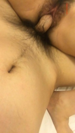 骚气十足的良家美女小少妇担心老公出差在外面找小姐,提前在家自拍好和老公操逼视频给他,想操逼时看视频打手枪.国语! 截图1
