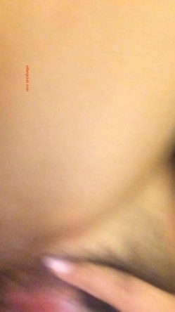 骚气十足的良家美女小少妇担心老公出差在外面找小姐,提前在家自拍好和老公操逼视频给他,想操逼时看视频打手枪.国语! 截图2