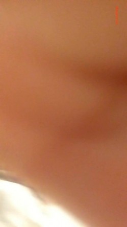 骚气十足的良家美女小少妇担心老公出差在外面找小姐,提前在家自拍好和老公操逼视频给他,想操逼时看视频打手枪.国语! 截图16