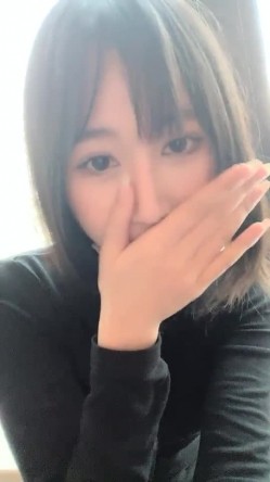 最新下海的无敌清纯短发美少女 脸蛋精致得像个充气娃娃 这么清纯的脸蛋儿 无死角 声音巨好听 穿着性感的灰丝 掰开超级粉 截图2