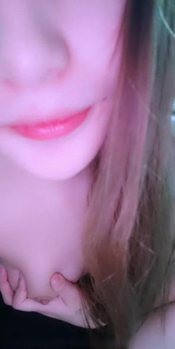 李义琴 高颜值极品身材的大美女全裸发骚诱惑 特写BB 道具插B自慰 截图2
