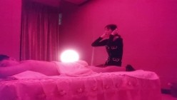 杰哥探花按摩店的苗条黑丝女技师按摩，温情挑逗舔乳抓龙筋全程，乳头和肉棒双重刺激撸射 截图5