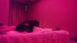 杰哥探花按摩店的苗条黑丝女技师按摩，温情挑逗舔乳抓龙筋全程，乳头和肉棒双重刺激撸射 截图8